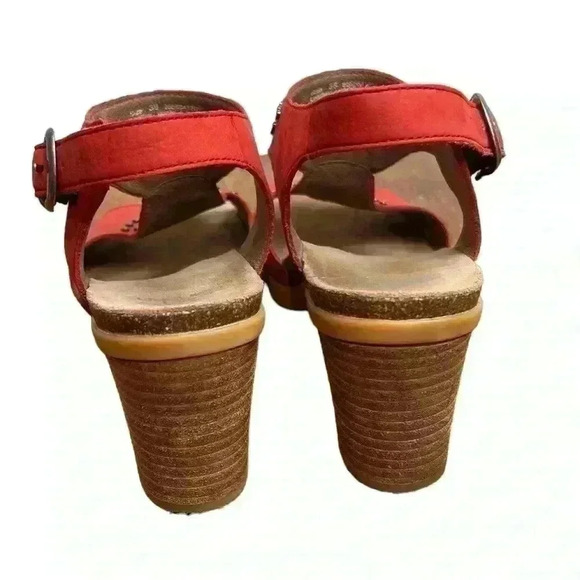 Dansko Deandra Studded Sandal  Red Nubuck Leather Size 38 - Picture 2 of 8